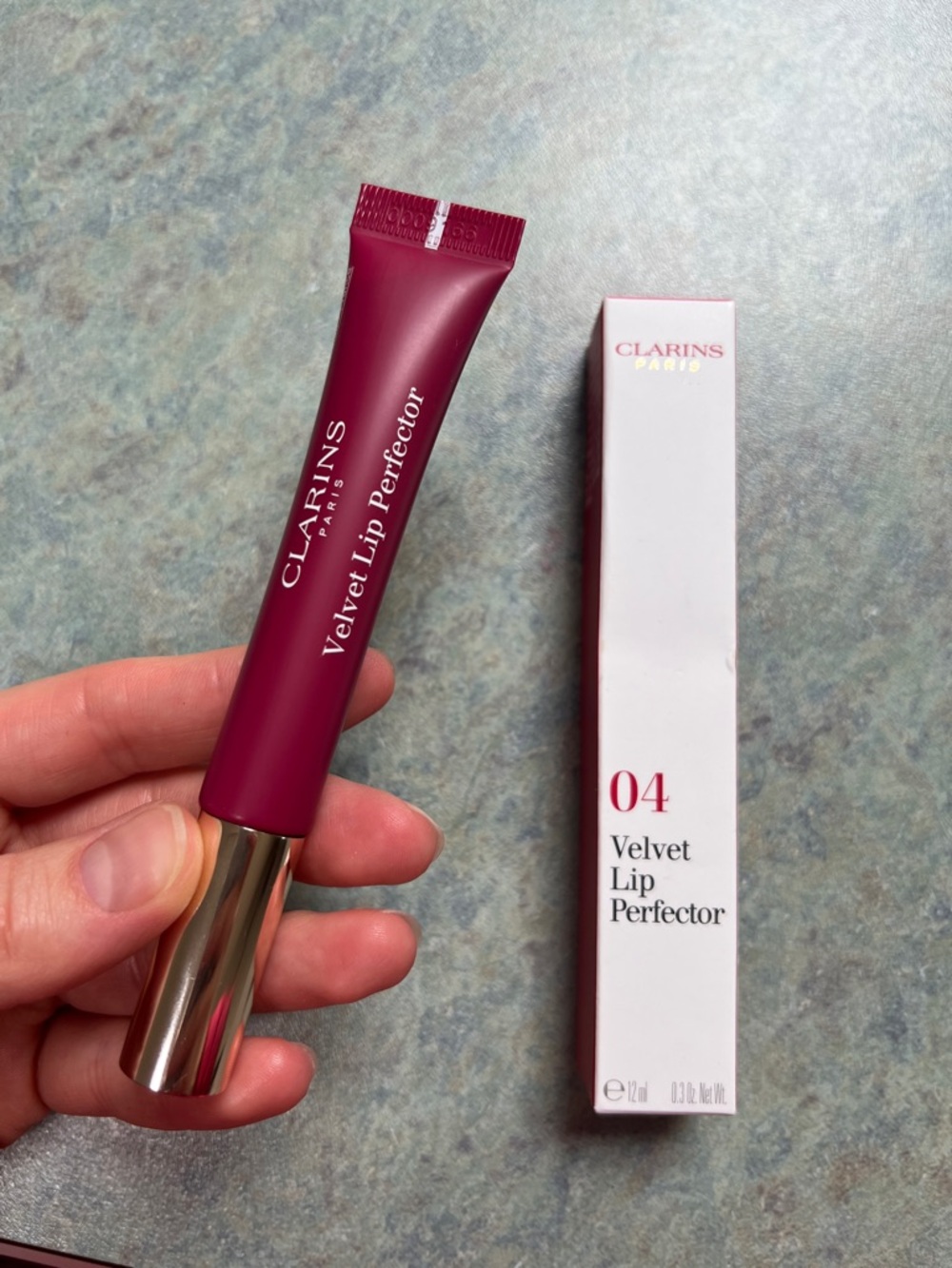 Clarins Velvet Lip Perfector 04 - Velvet Rasberry